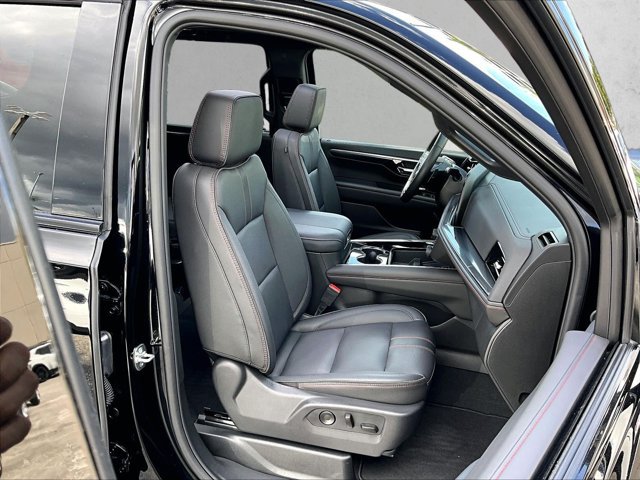 Used 2026 Chevrolet Suburban RST w/ Comfort Package RWD image 9