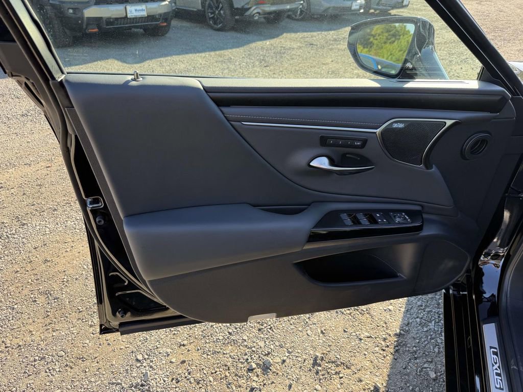 Used 2025 Lexus ES 350 w/ Luxury Package image 13