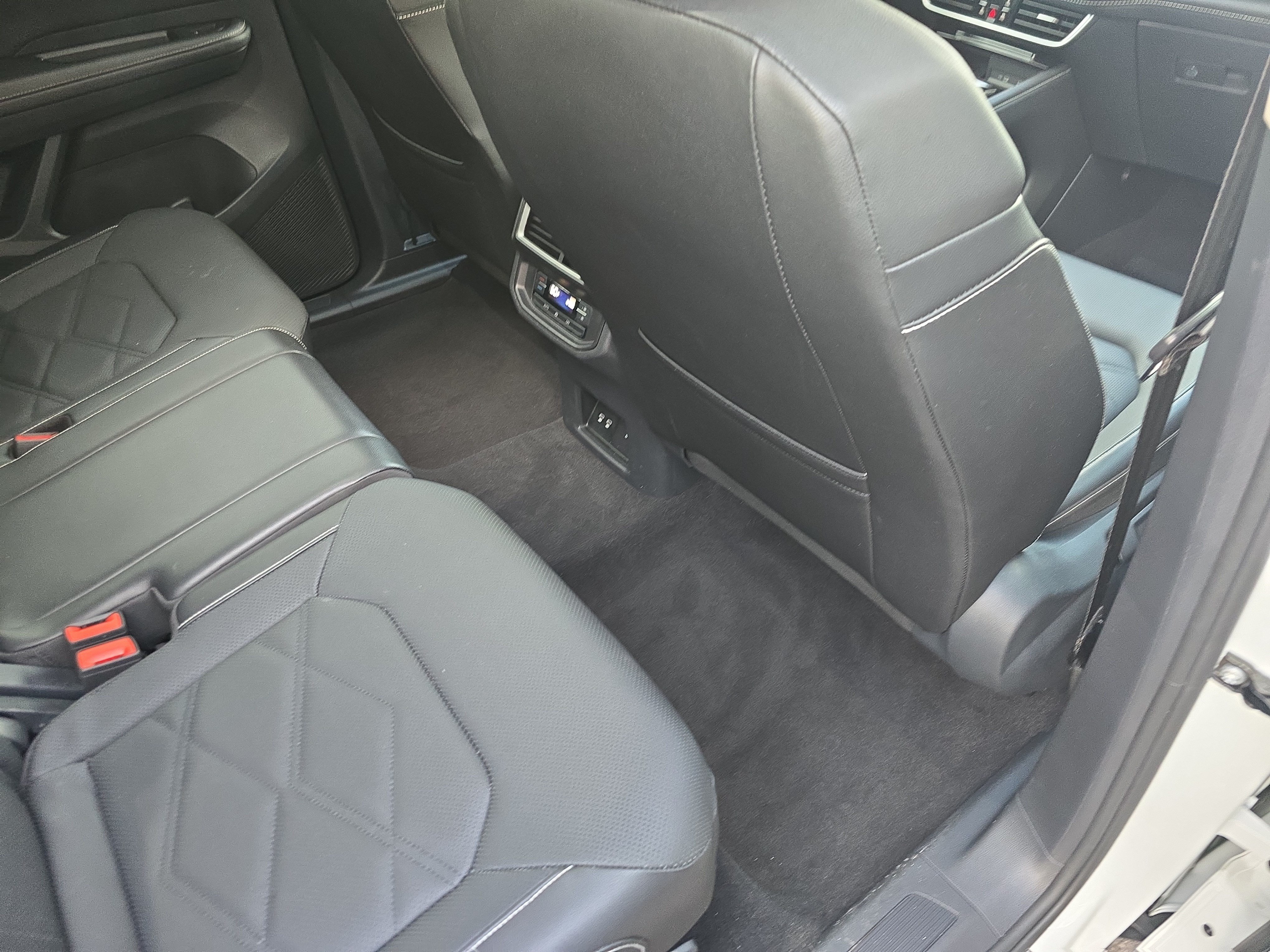 Used 2025 Volkswagen Atlas SE FWD image 11
