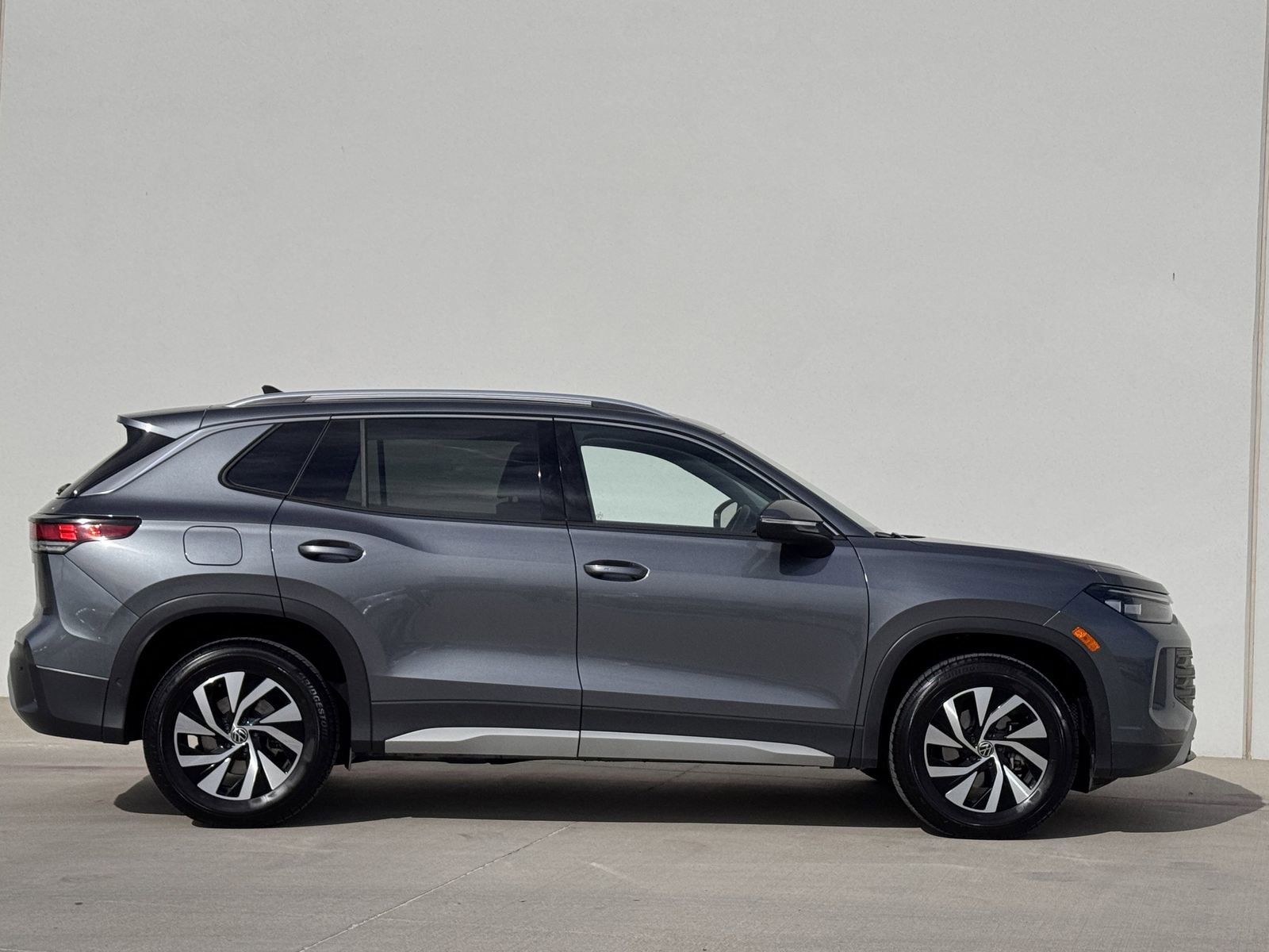 Used 2025 Volkswagen Tiguan S image 3