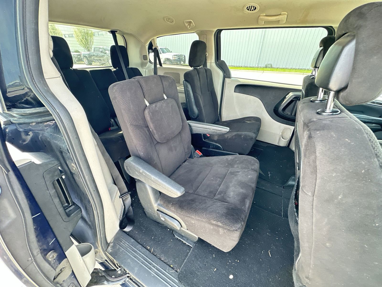 Used 2012 Dodge Grand Caravan SE FWD image 23