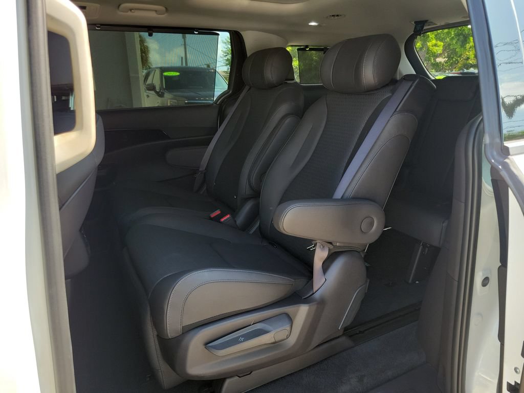 Certified 2026 Kia Carnival SX Prestige FWD image 11