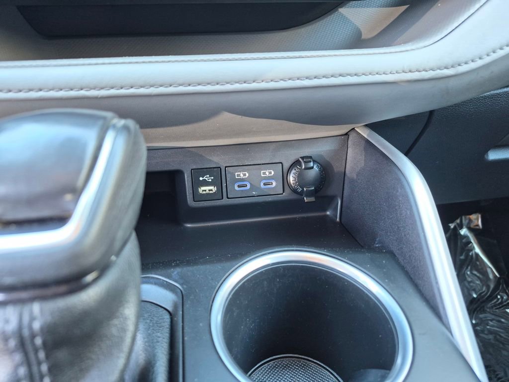 Used 2022 Toyota Highlander XLE image 19