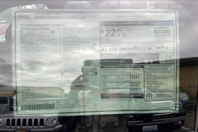 New 2025 Jeep Grand Cherokee Laredo image 18