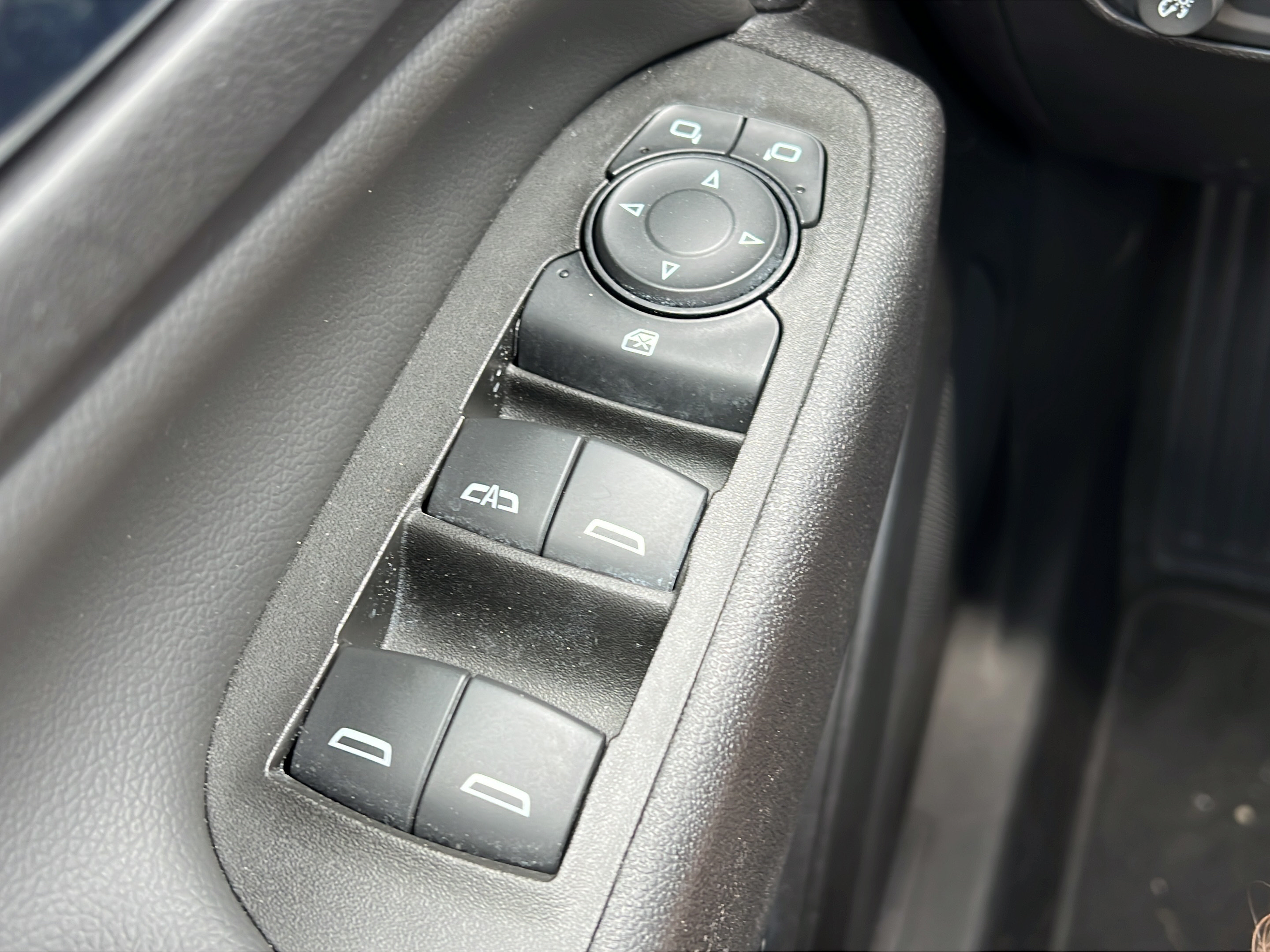 Used 2024 Chevrolet Equinox LT FWD image 19