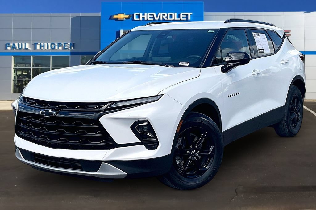 Used 2023 Chevrolet Blazer LT w/ Midnight/Sport Edition FWD image 3