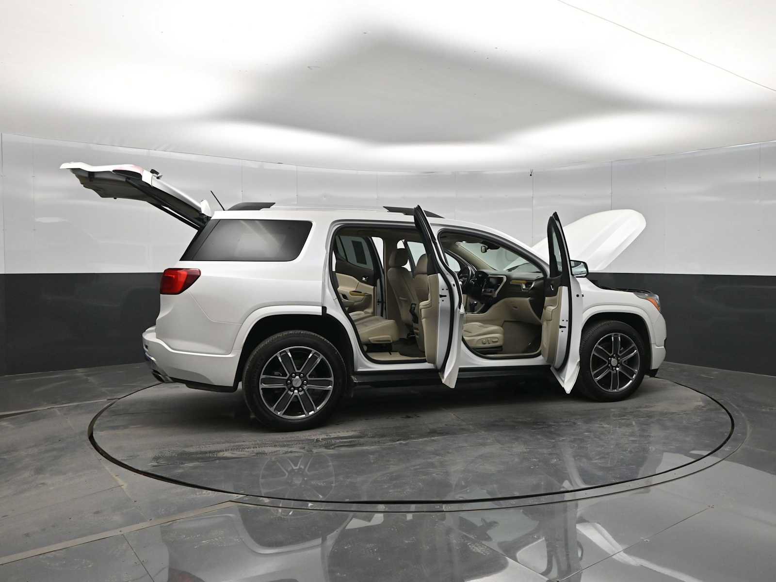 Used 2019 GMC Acadia Denali w/ Technology Package AWD/4WD image 34