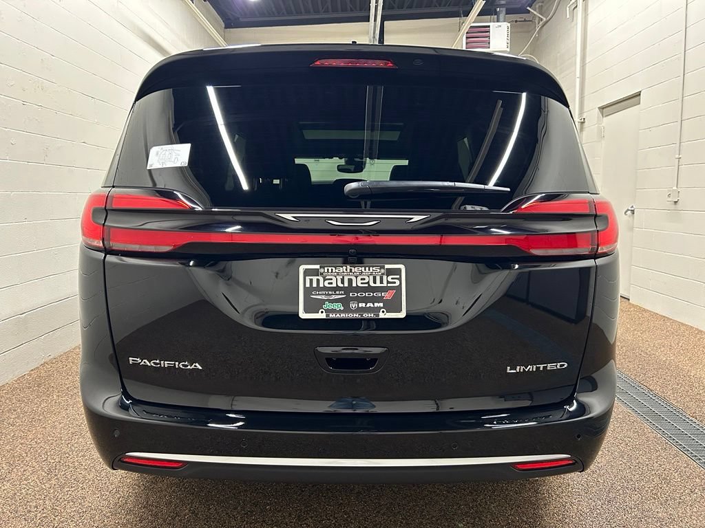 New 2027 Chrysler Pacifica Limited FWD image 3