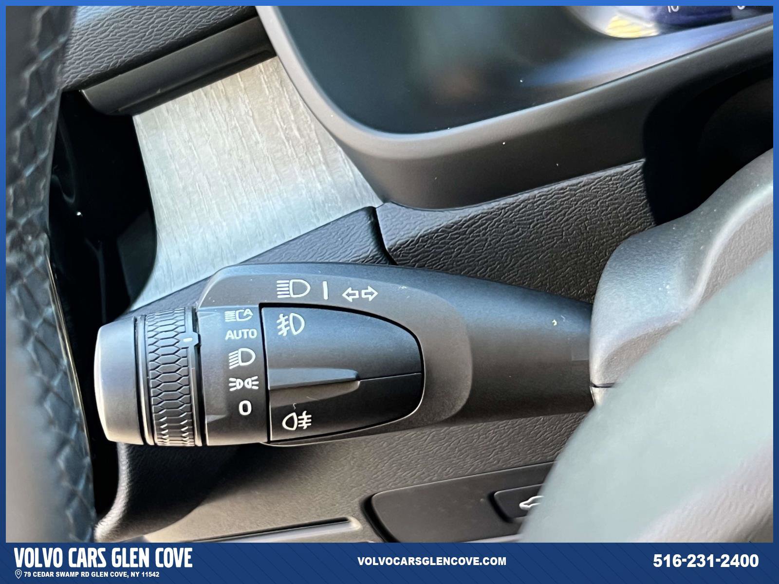 Used 2025 Volvo XC40 B5 Ultra w/ Protection Package Premier image 23