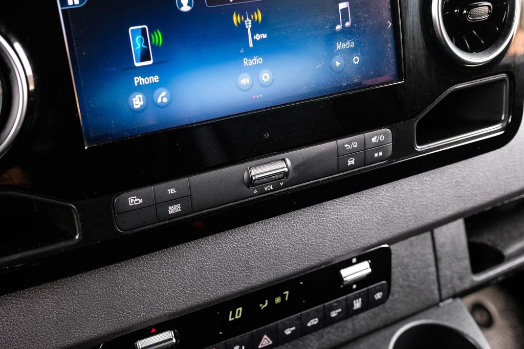 Used 2025 Mercedes-Benz Sprinter 2500 w/ Dashboard Charging Package image 21