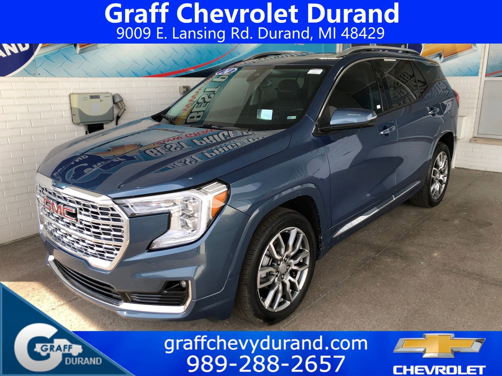 Used 2024 GMC Terrain Denali w/ Denali Premium Package image 1