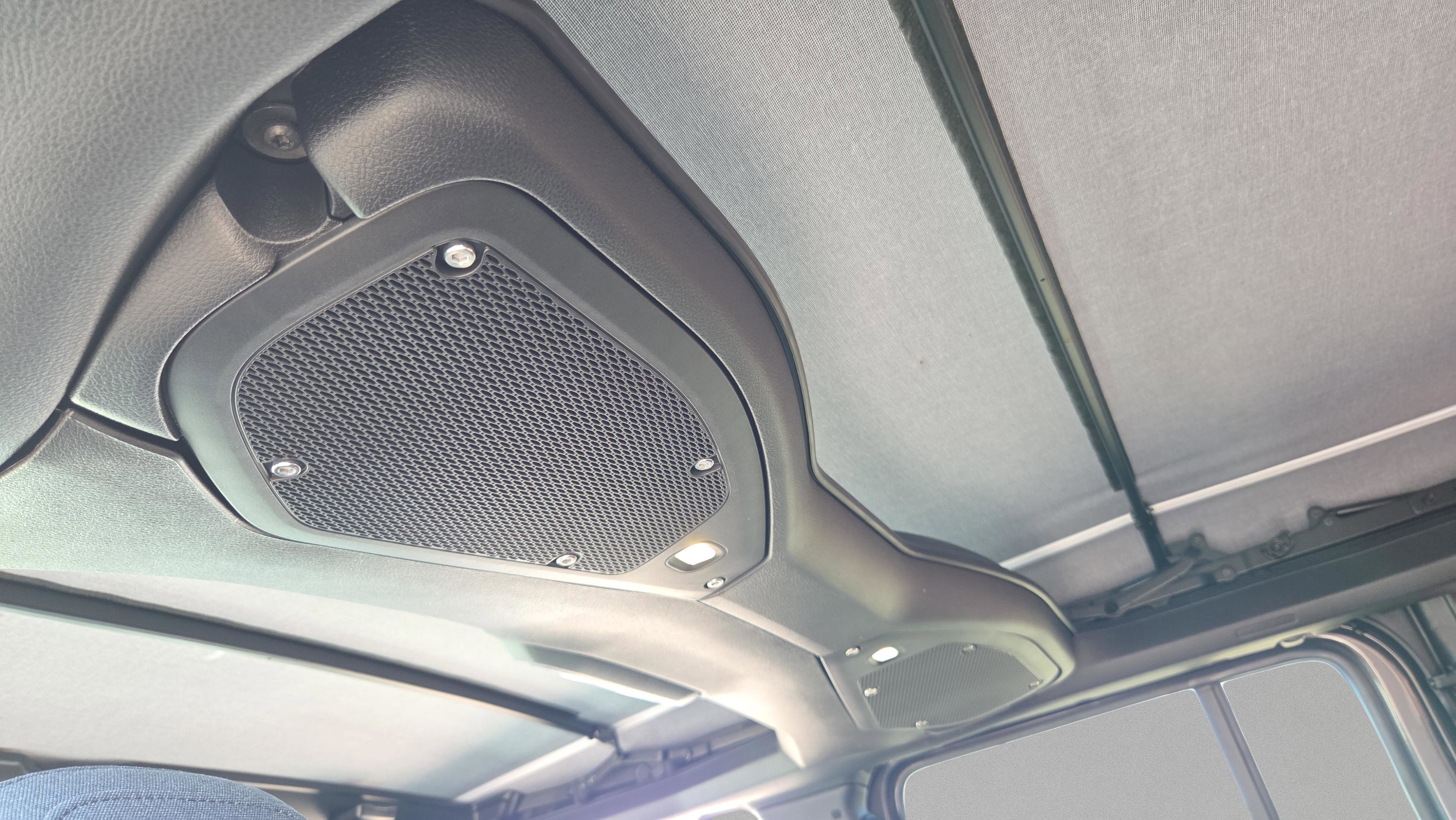 Used 2025 Jeep Wrangler Unlimited Rubicon w/ Technology Group image 16