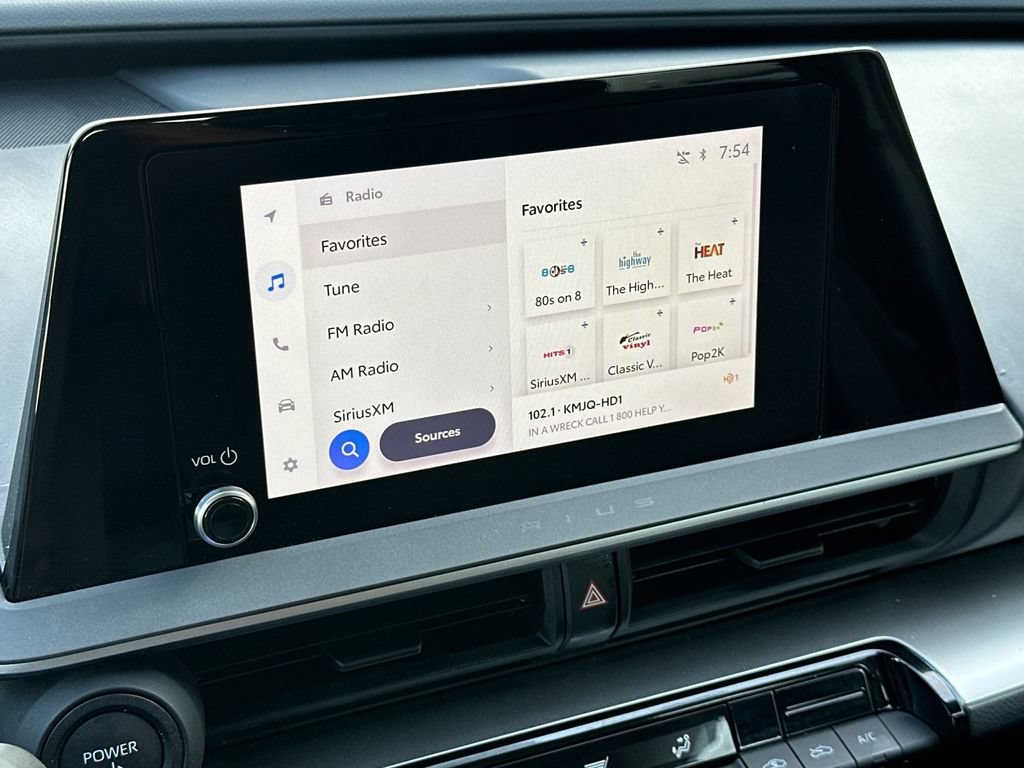 Certified 2025 Toyota Prius LE FWD image 18