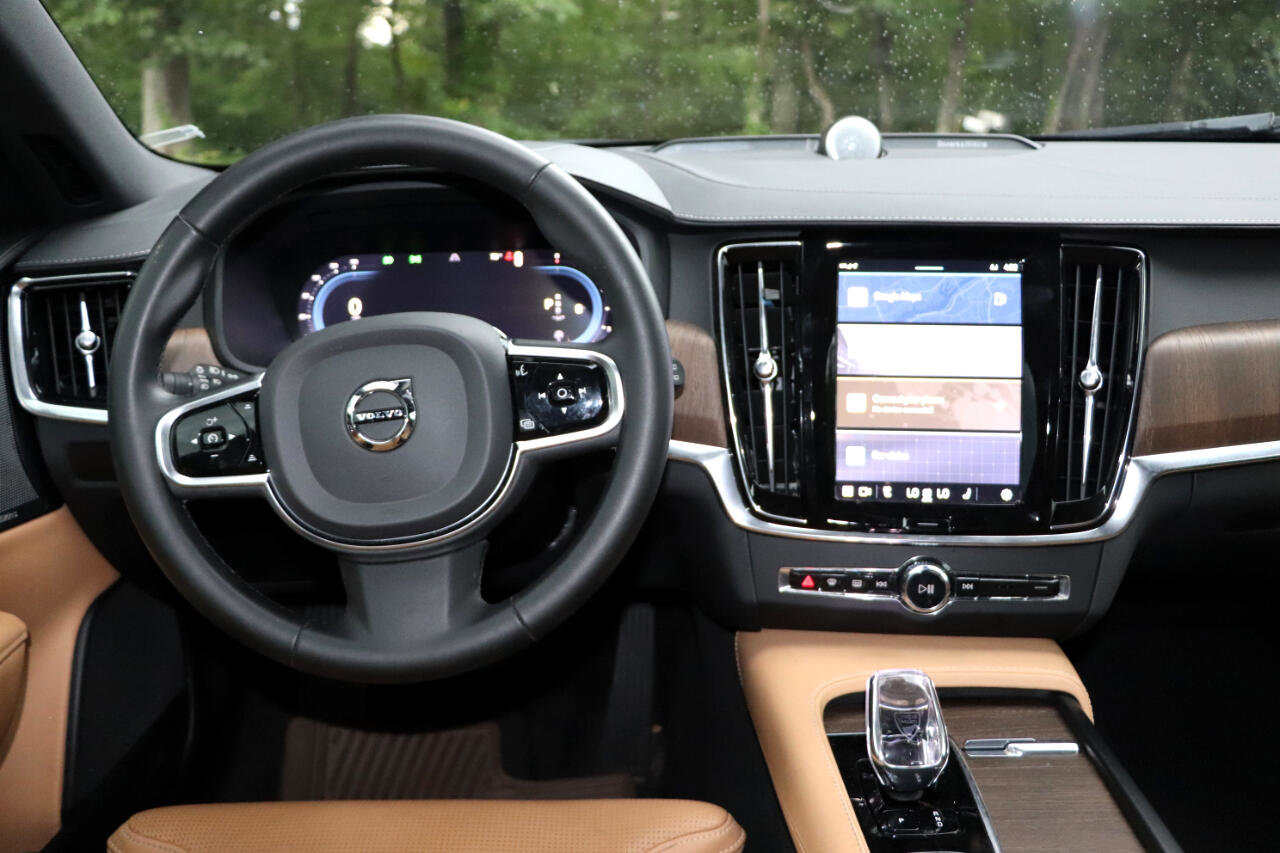 Used 2023 Volvo V90 B6 Cross Country Ultimate w/ Climate Package image 20