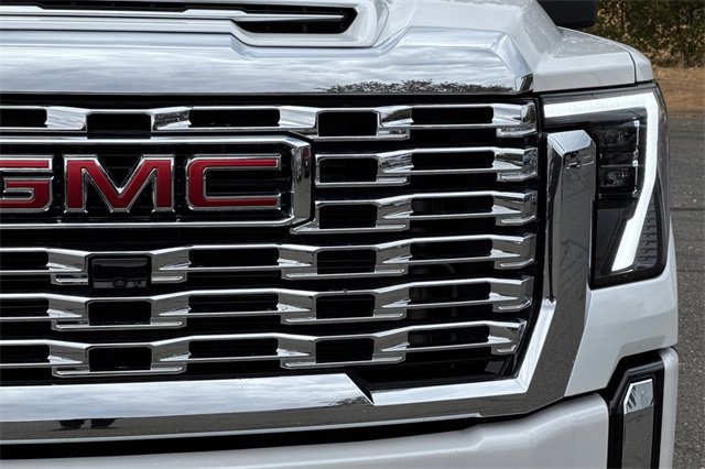 Used 2025 GMC Sierra 3500 Denali image 54