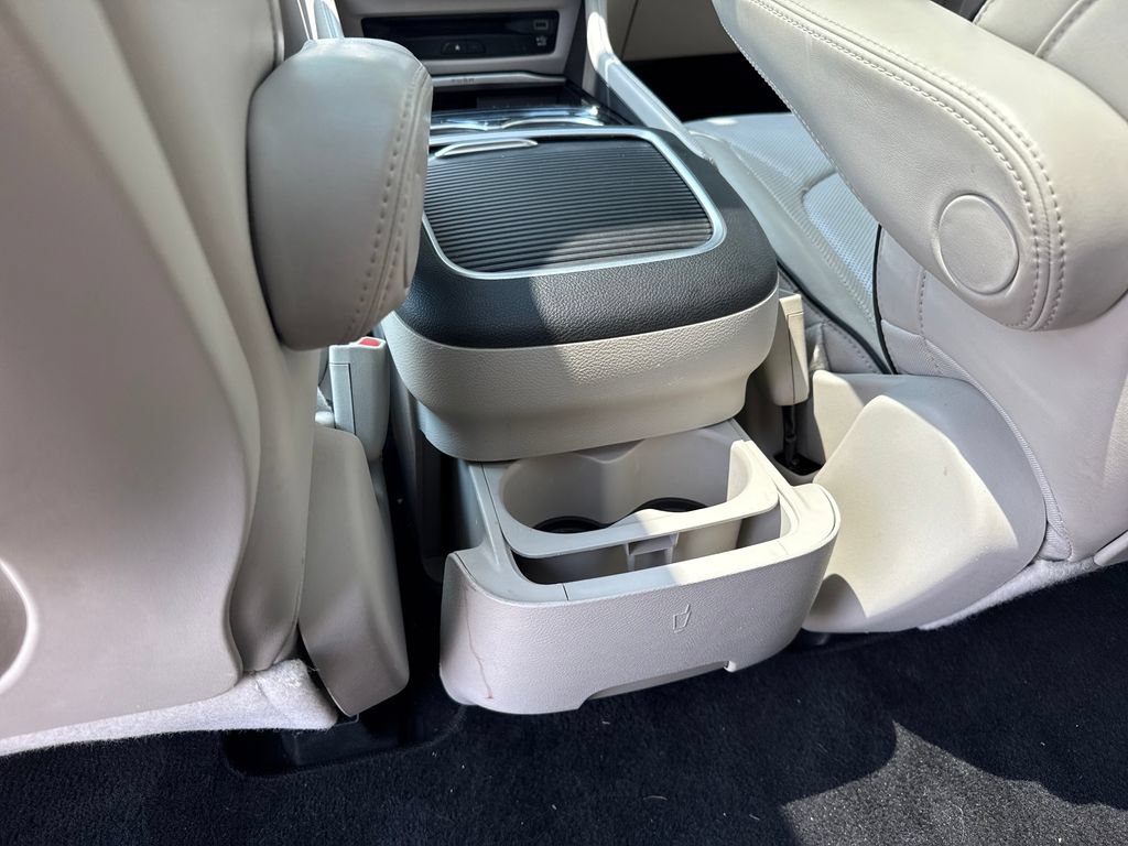 Used 2021 Chrysler Pacifica Limited w/ Uconnect Theater Family Group FWD image 25