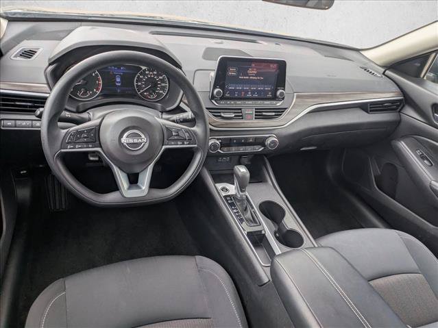 Used 2025 Nissan Altima 2.5 SV FWD image 15