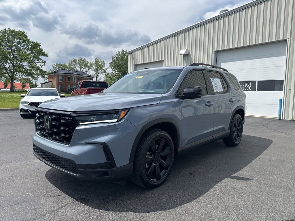 Certified 2025 Honda Pilot Black Edition image 3