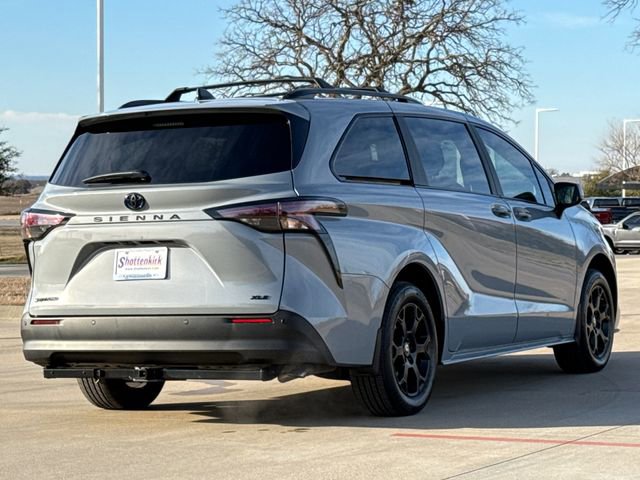 Used 2025 Toyota Sienna XLE Woodland Edition image 8