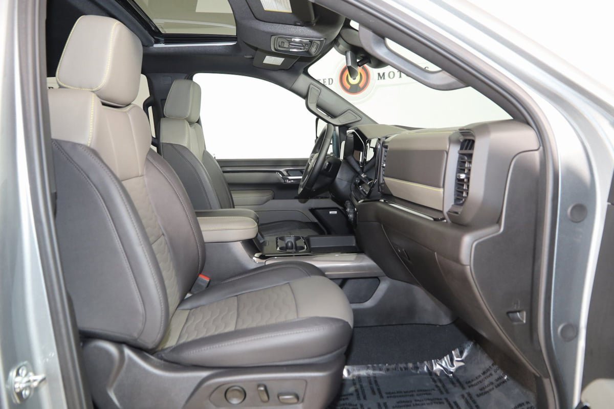 Used 2025 Chevrolet Silverado 2500 ZR2 AWD/4WD image 13