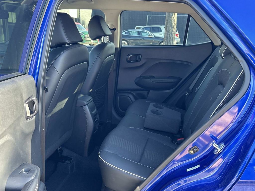 Used 2024 Hyundai Venue Limited image 25