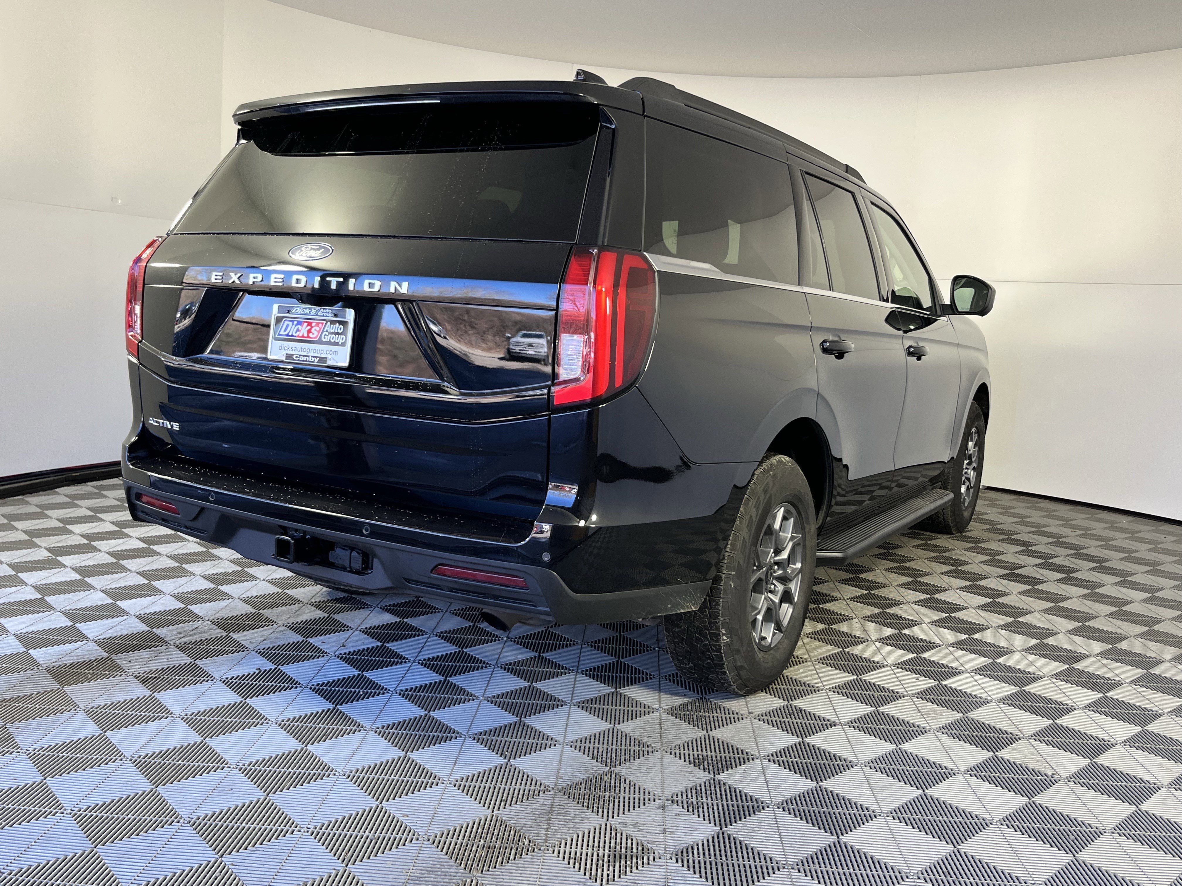 Used 2025 Ford Expedition Active image 5