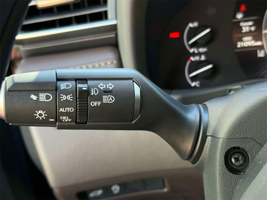 Used 2024 Lexus LX 600 4WD w/ Luxury Package image 32