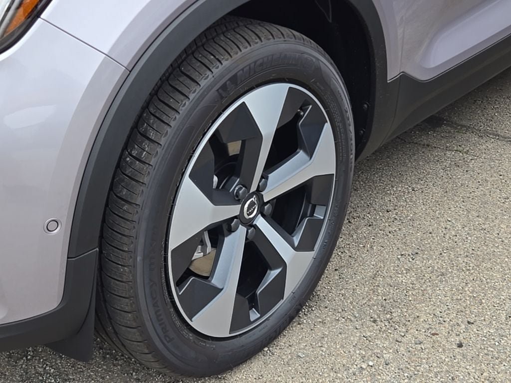 New 2026 Volvo XC40 B5 Plus w/ Protection Package Premier AWD/4WD image 4