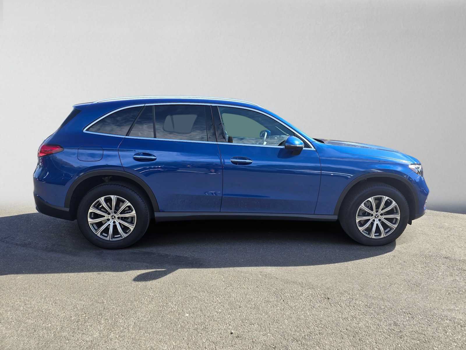 Used 2024 Mercedes-Benz GLC 300 4MATIC image 2