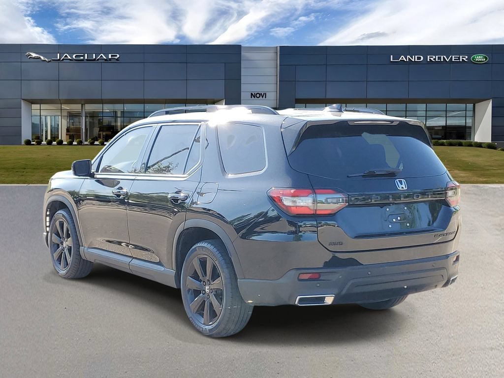 Used 2025 Honda Pilot Black Edition image 4
