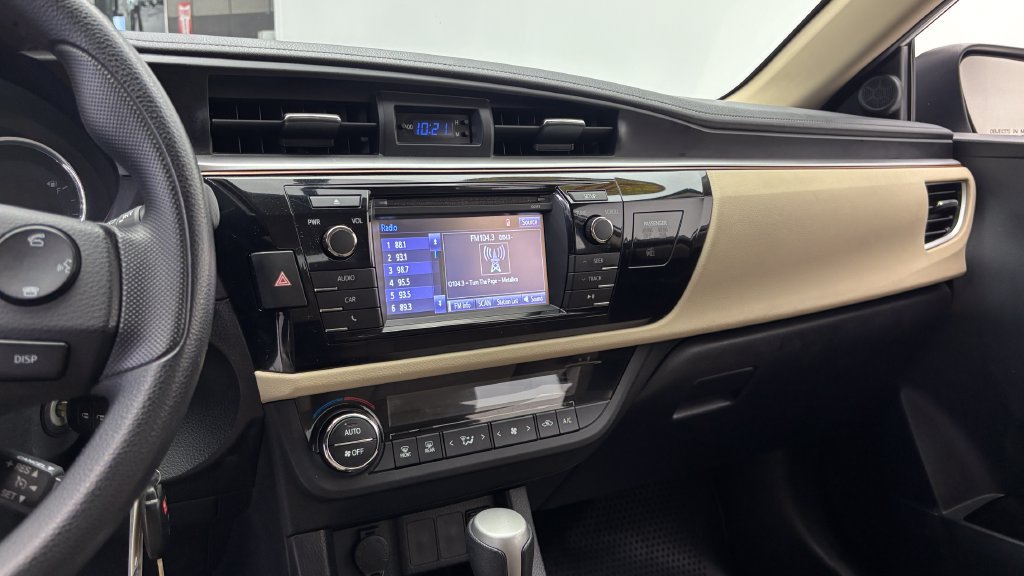 Used 2014 Toyota Corolla LE FWD image 13