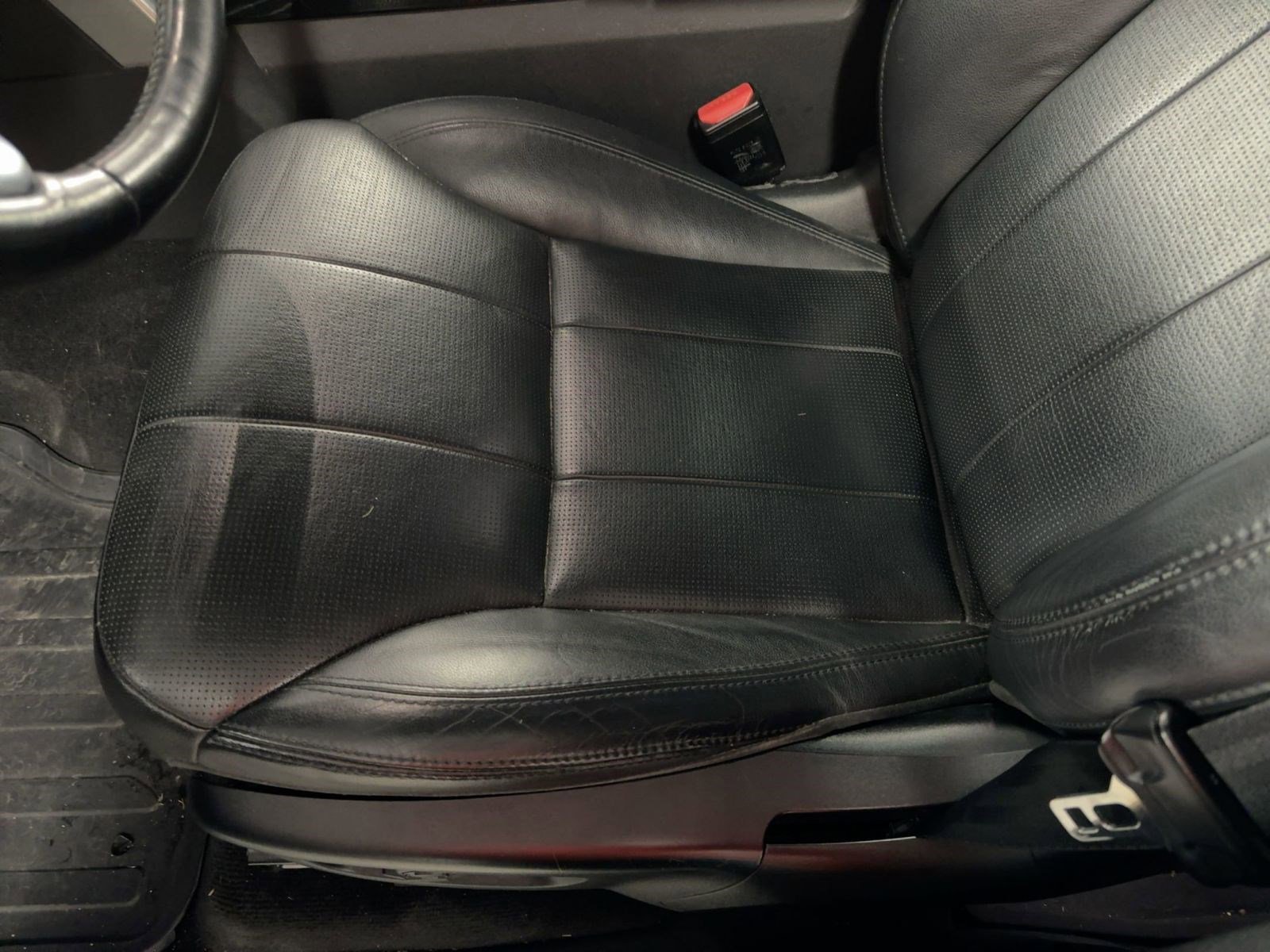 Used 2017 Land Rover Discovery HSE image 14