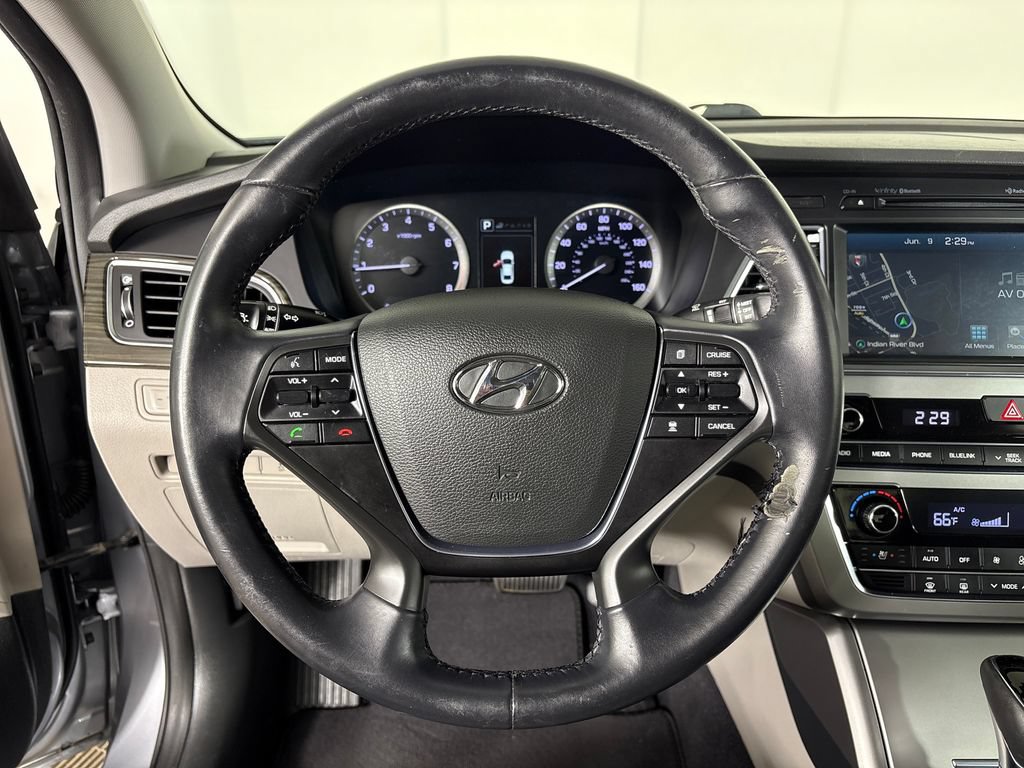 Used 2017 Hyundai Sonata Limited w/ Ultimate Package 04 FWD image 17