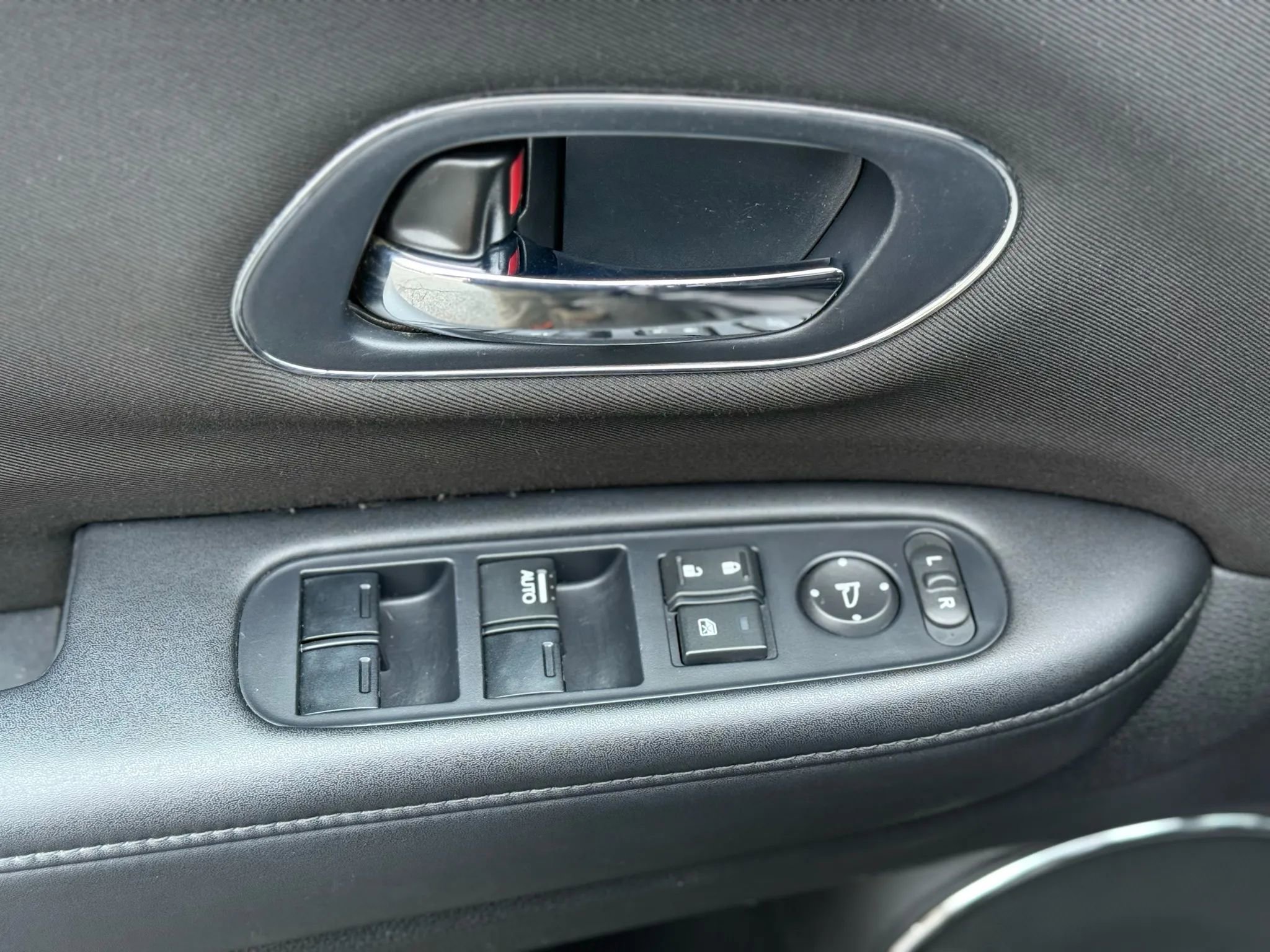 Used 2017 Honda HR-V EX image 18