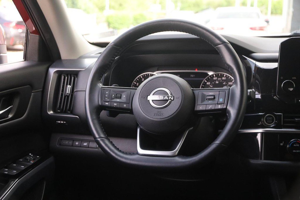 Used 2023 Nissan Pathfinder SL AWD/4WD image 26