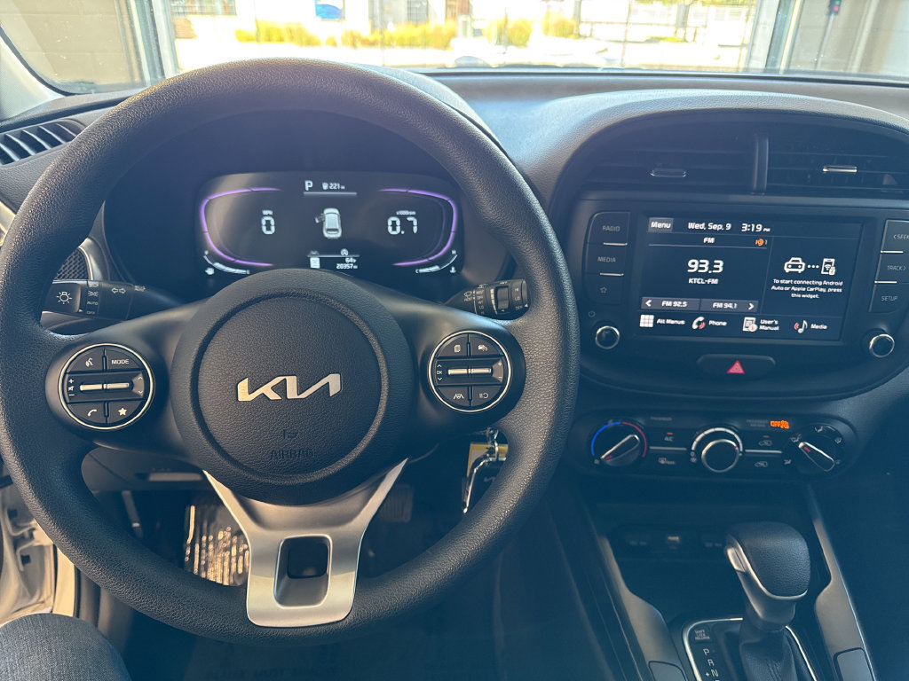 Certified 2025 Kia Soul LX w/ LX Technology Package FWD image 15