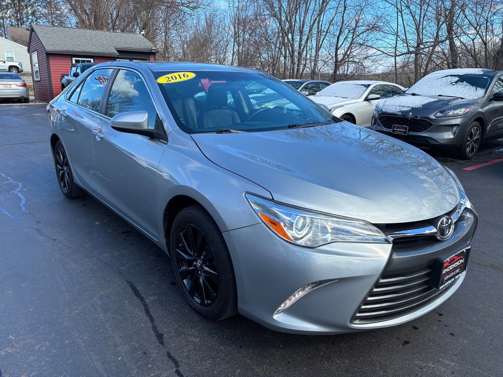 Used 2016 Toyota Camry XLE image 4