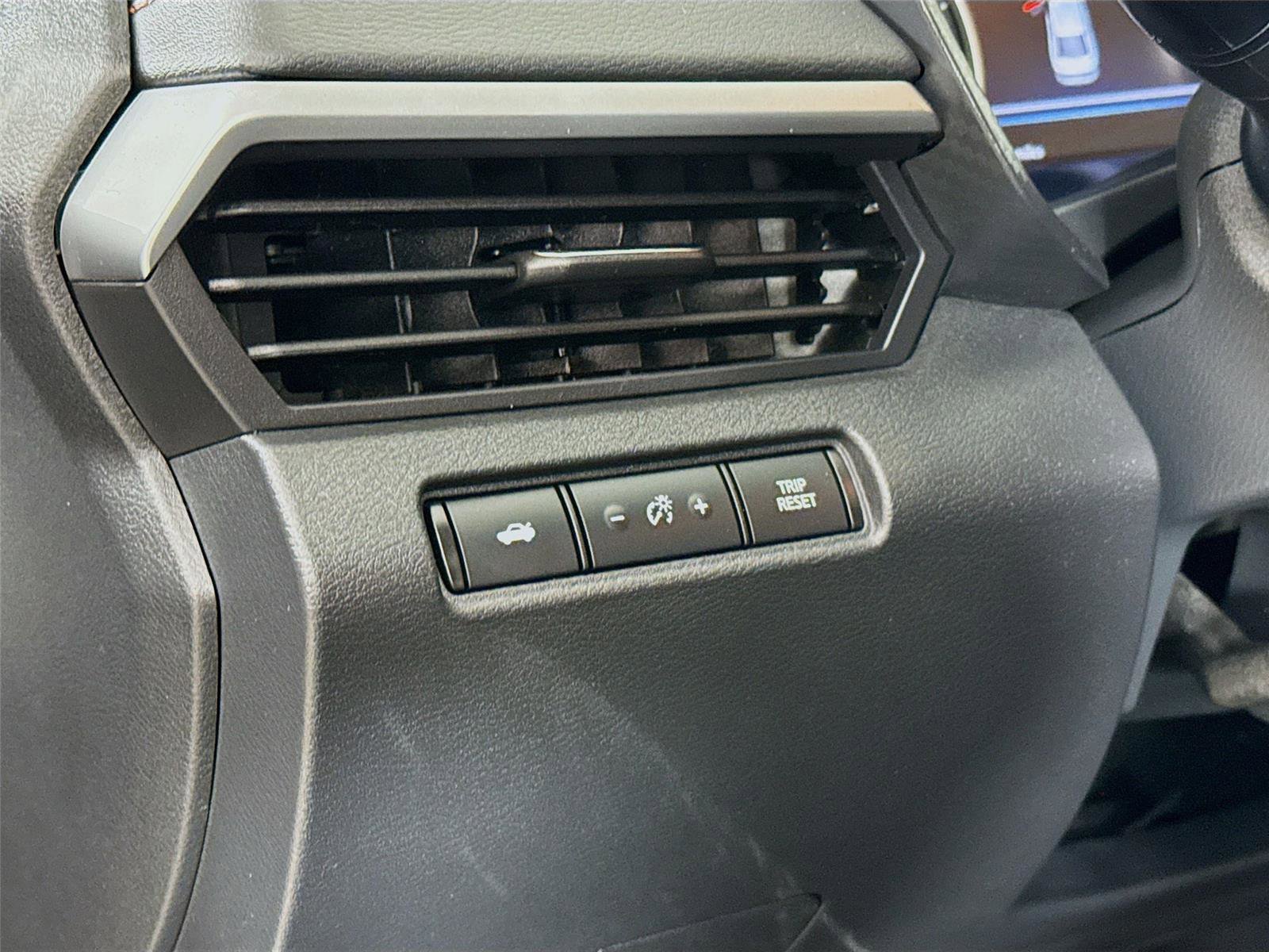 Used 2022 Nissan Altima 2.5 SR w/ Midnight Edition Package image 9