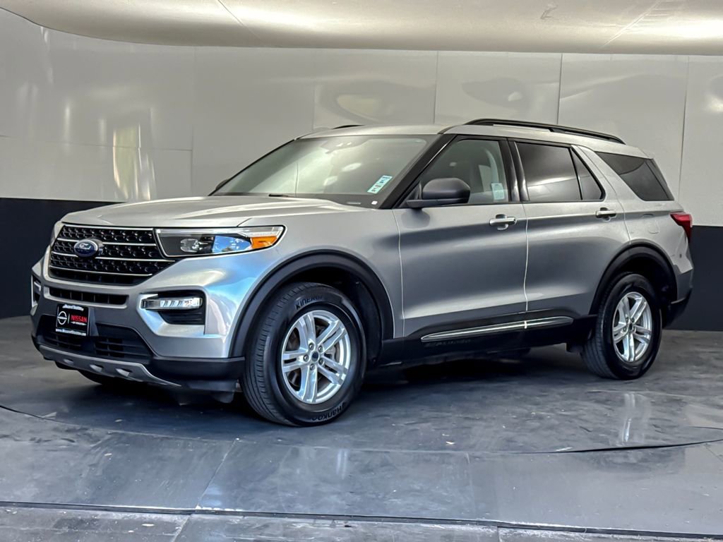 Used 2021 Ford Explorer XLT w/ Equipment Group 202A AWD/4WD image 7