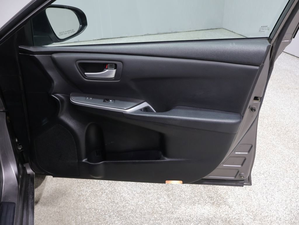 Used 2015 Toyota Camry SE image 20