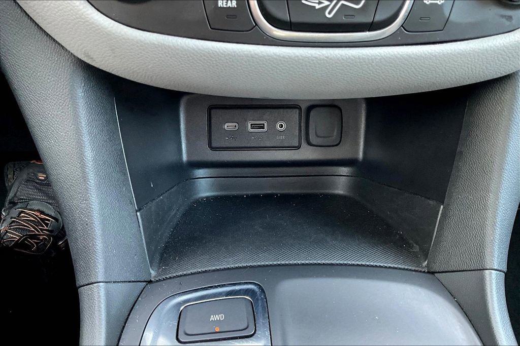 Used 2023 Chevrolet Equinox LT image 32