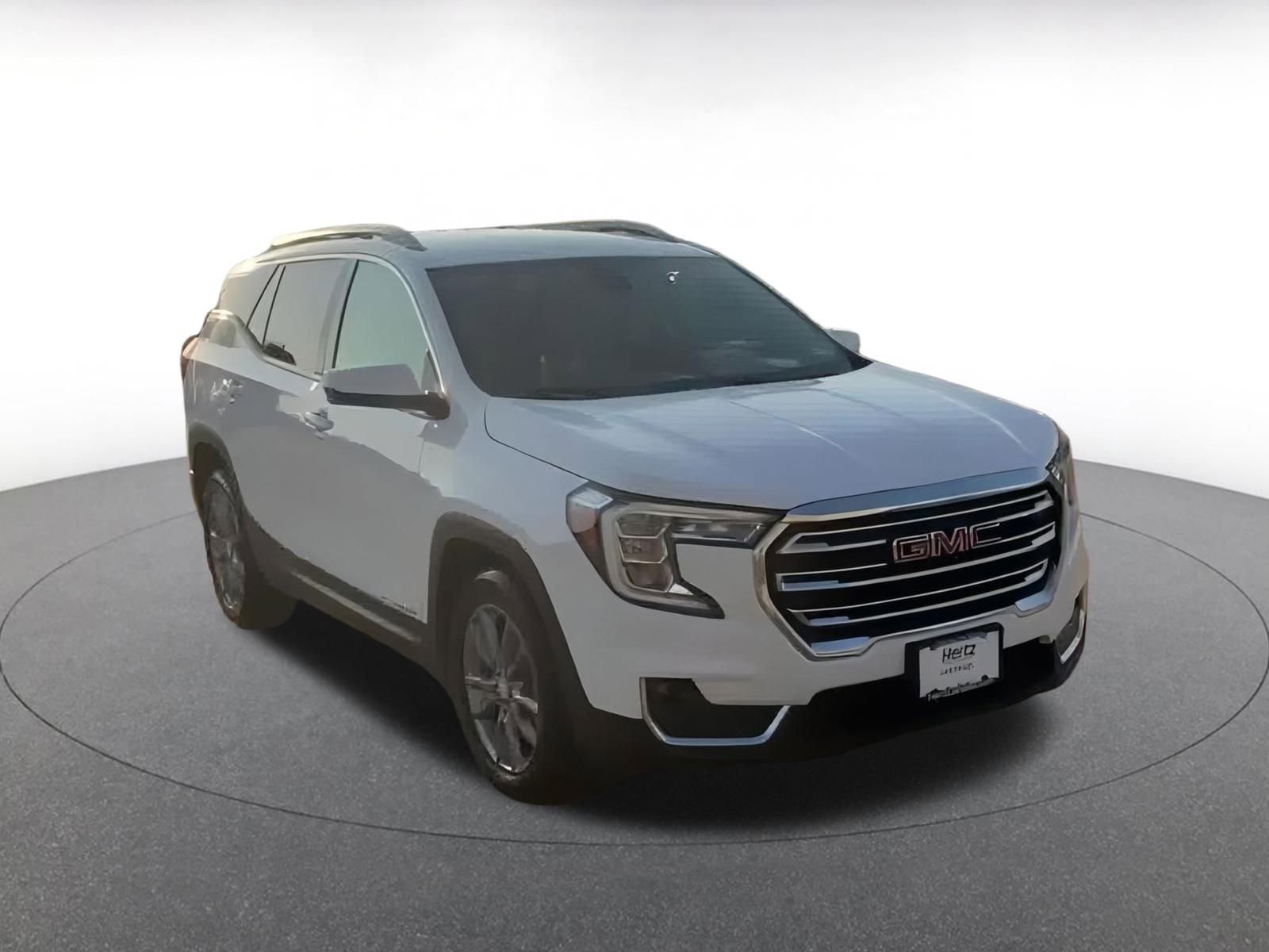 Used 2023 GMC Terrain SLT image 3