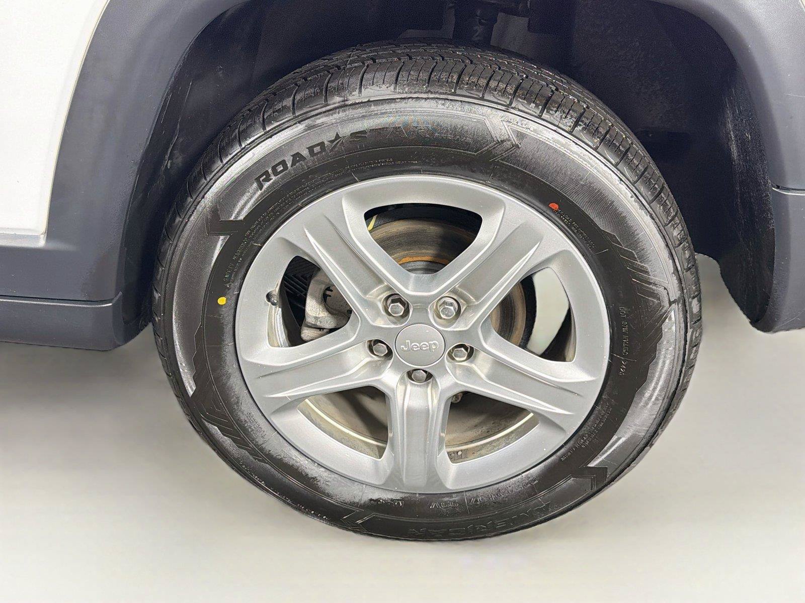 Used 2024 Jeep Compass Latitude AWD/4WD image 34
