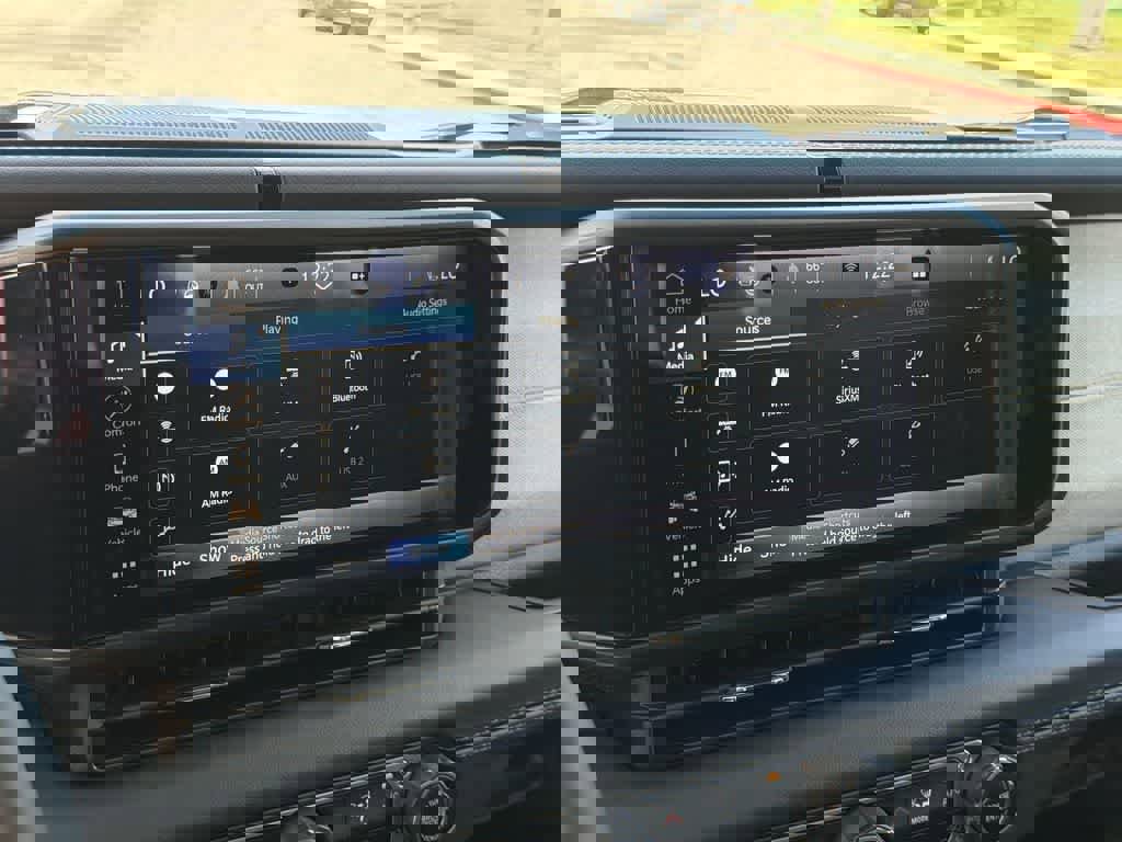 Used 2025 Jeep Wrangler Sahara image 19