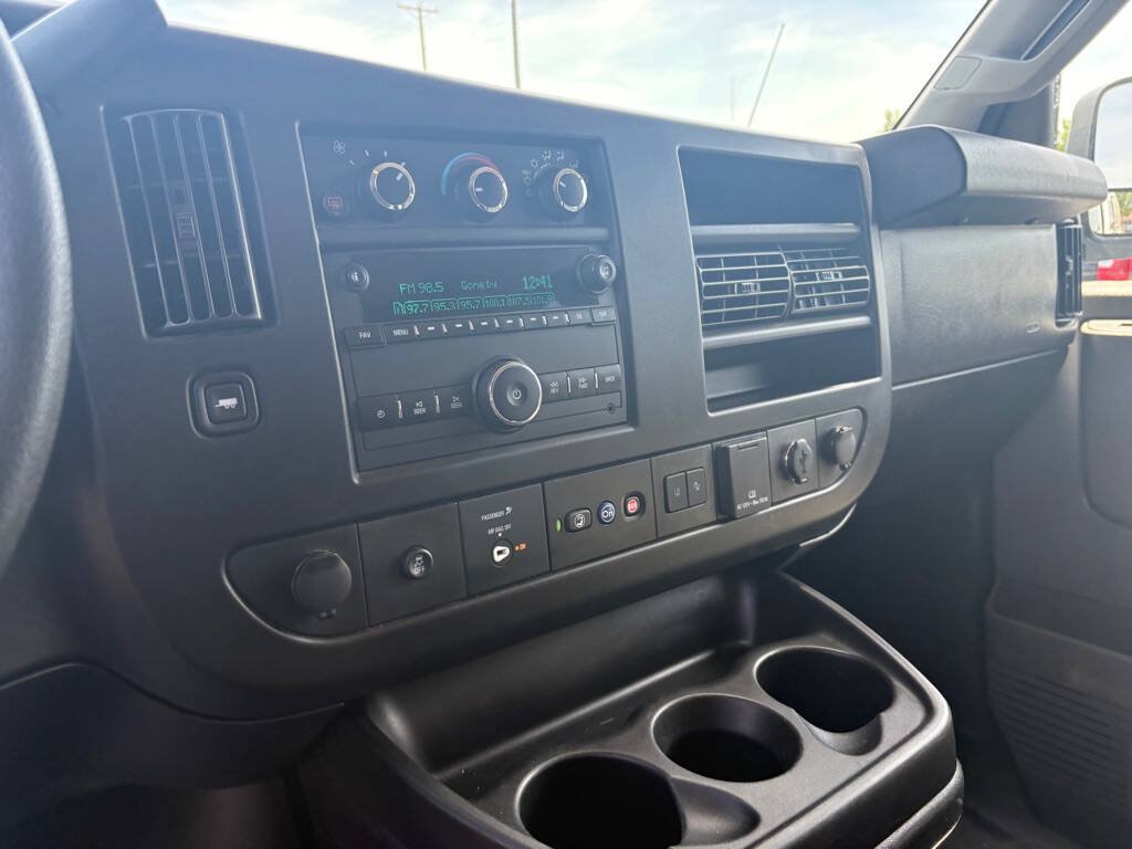 Used 2020 Chevrolet Express 3500 LT w/ LT Preferred Equipment Group RWD image 11