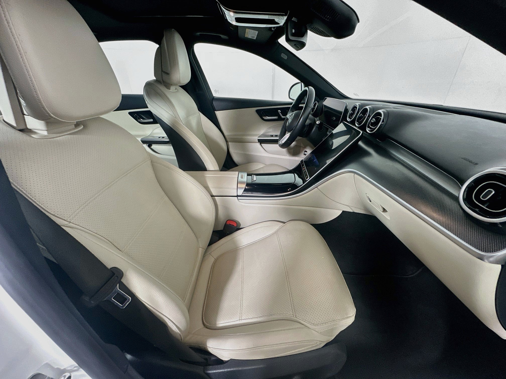 Used 2025 Mercedes-Benz C 300 4MATIC Sedan image 31