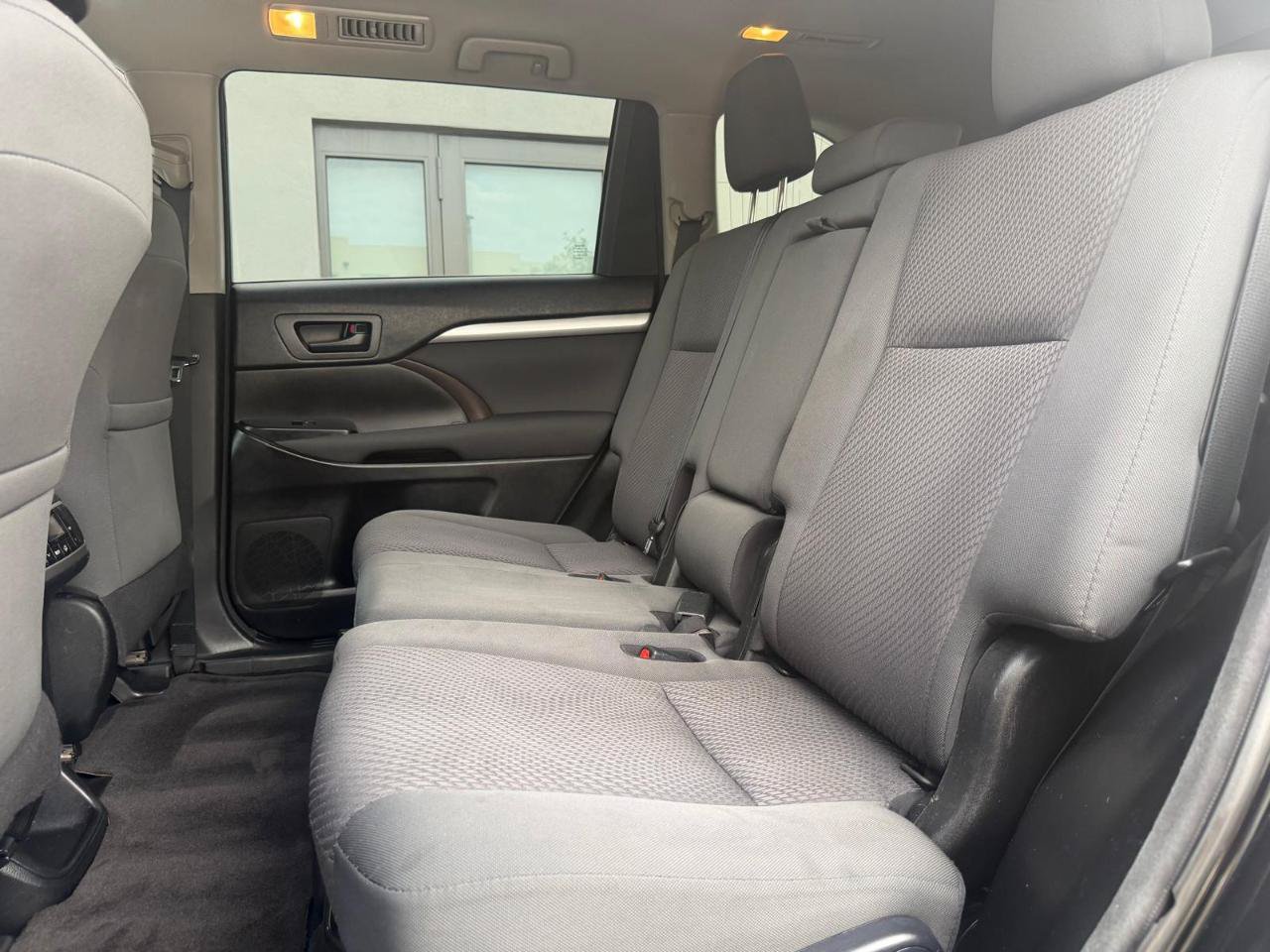 Used 2018 Toyota Highlander LE FWD image 17