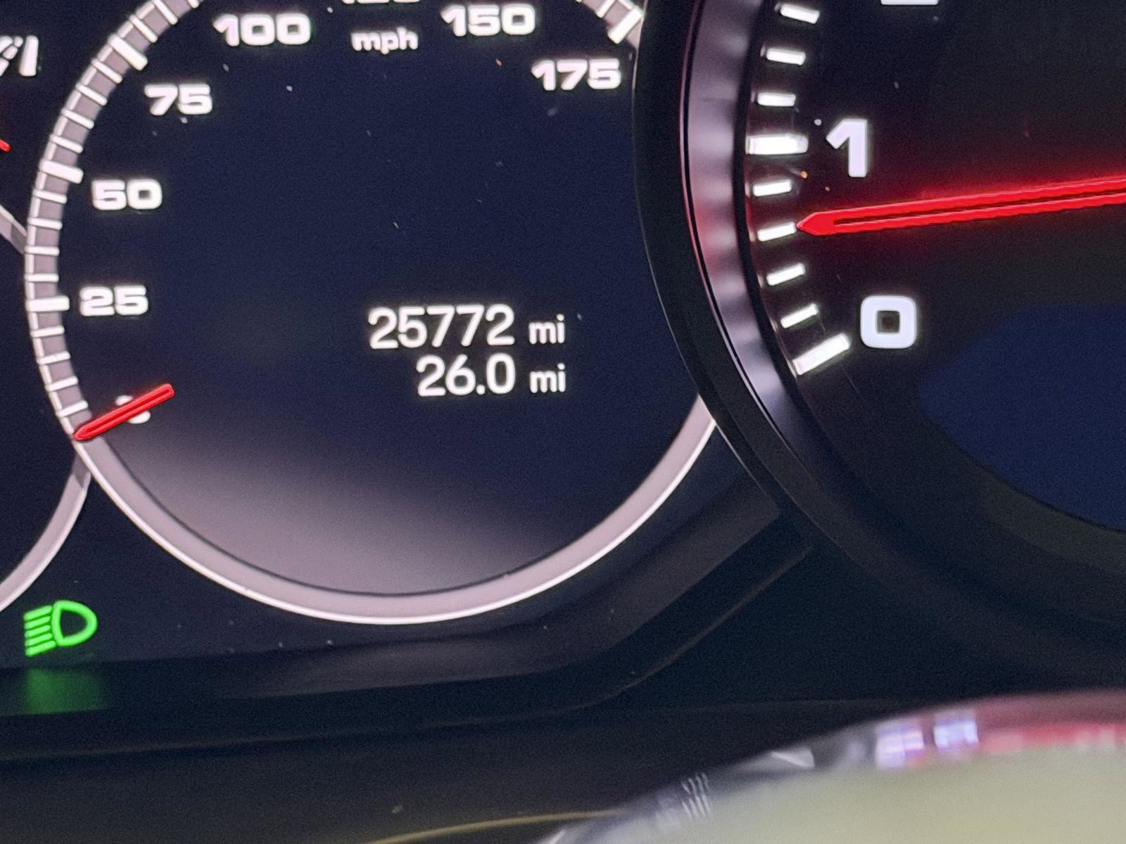 Certified 2023 Porsche Cayenne Platinum Edition image 22