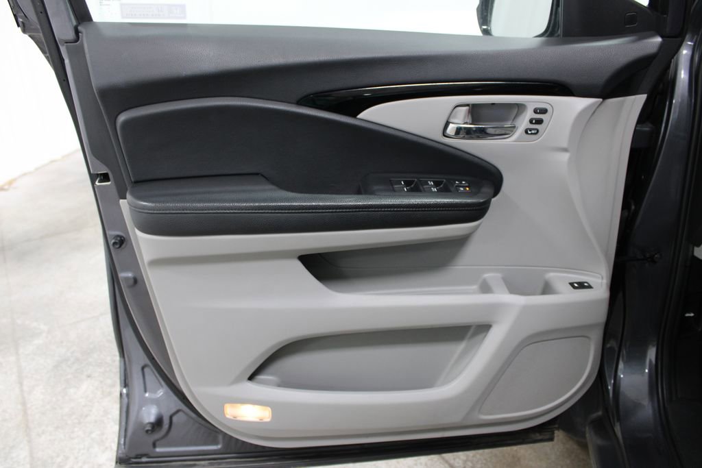 Used 2020 Honda Pilot Touring image 18