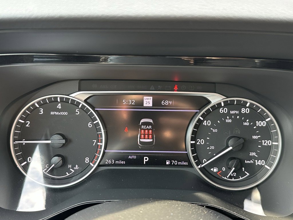 Used 2024 Nissan Pathfinder SL w/ Lighting Package (N92) image 19